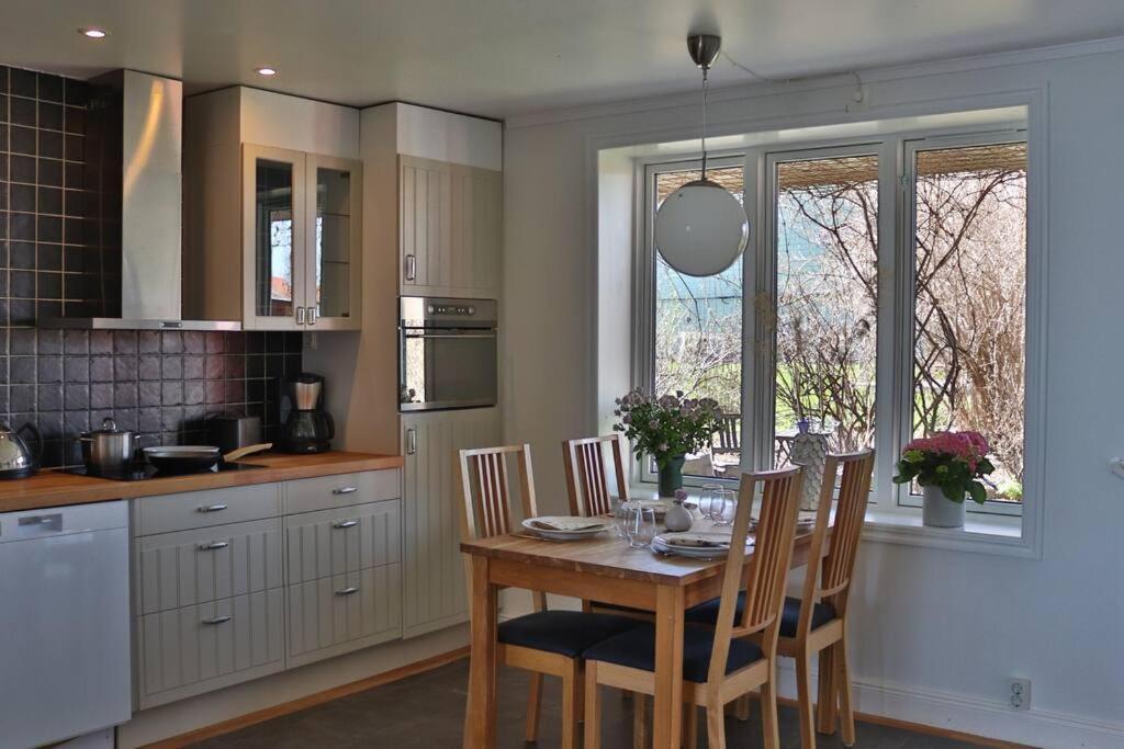 Östhammar Captivating Harbor View Suite מראה חיצוני תמונה